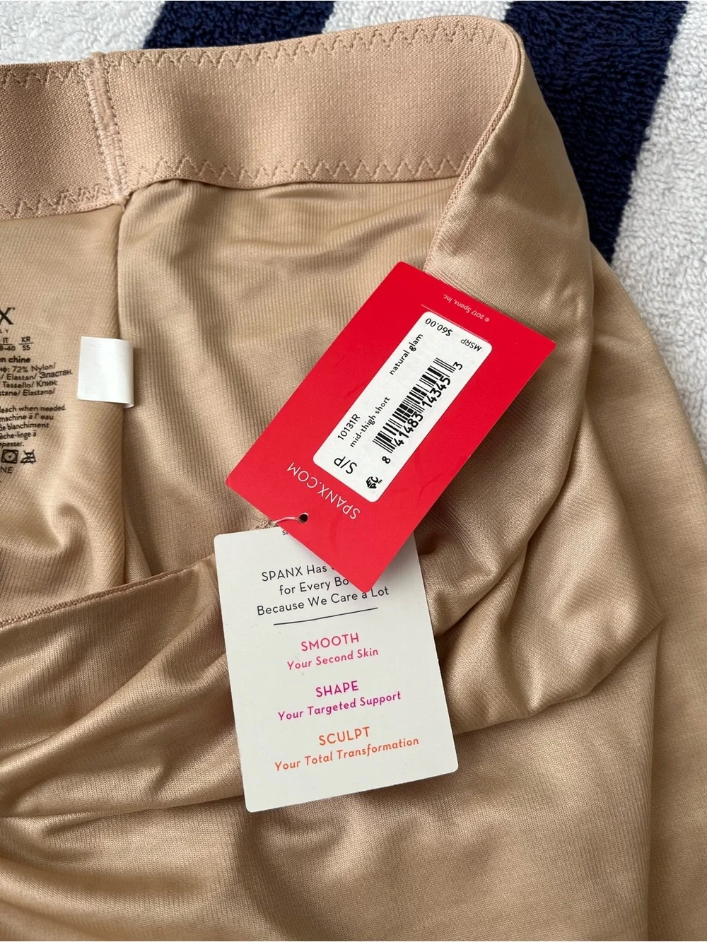 SPANX Mid Thigh Shape wear Short - Picture 4 of 4
